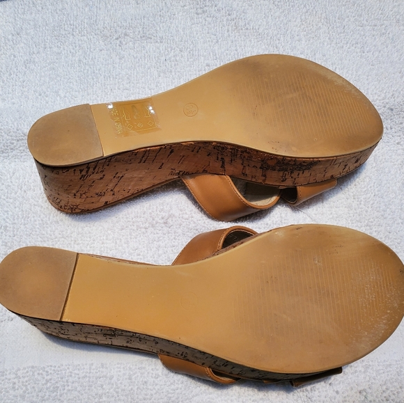 G.C. tan sandals - Picture 6 of 8